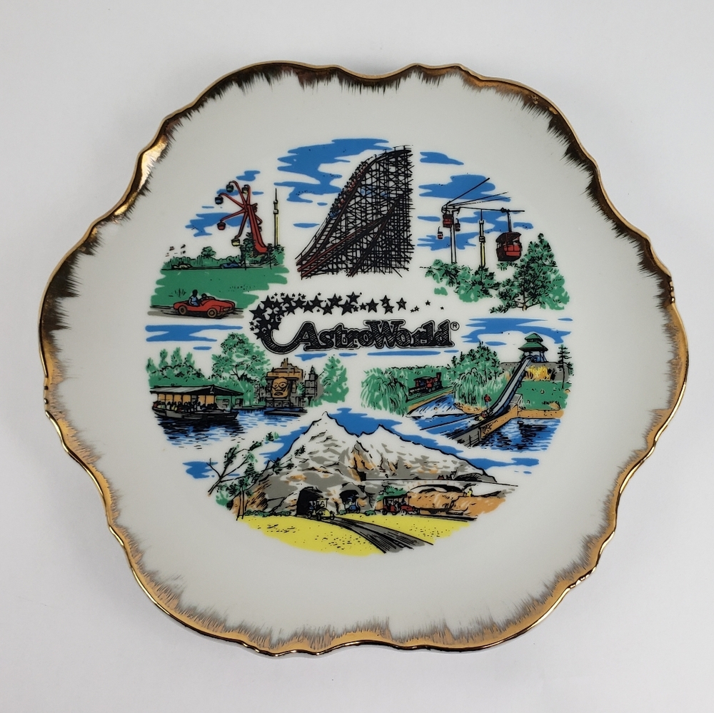 VTG 1960s Six Flags Astroworld Plate - Picture 1 of 5